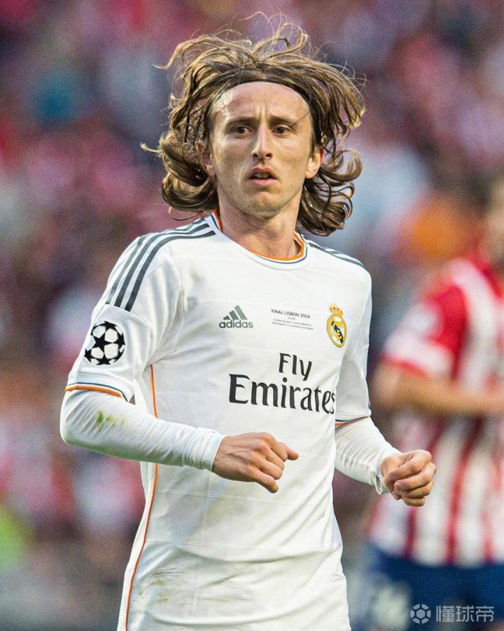 21 点决策压力：为何高额桌比低额桌更容易犯低级错误？（高额桌的决策陷阱：在21点中为何更易犯低级错误）