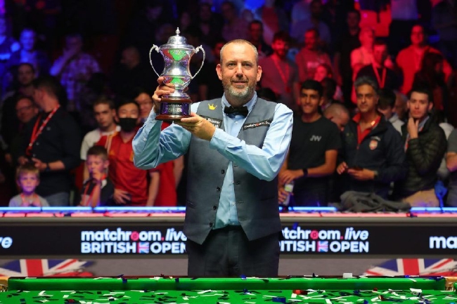 球和红牌不 球和红牌不